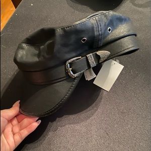 Forever 21 black paperboy cap